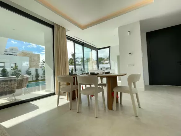 6-bedroom Villa In Estepona, Spain (418 M²)