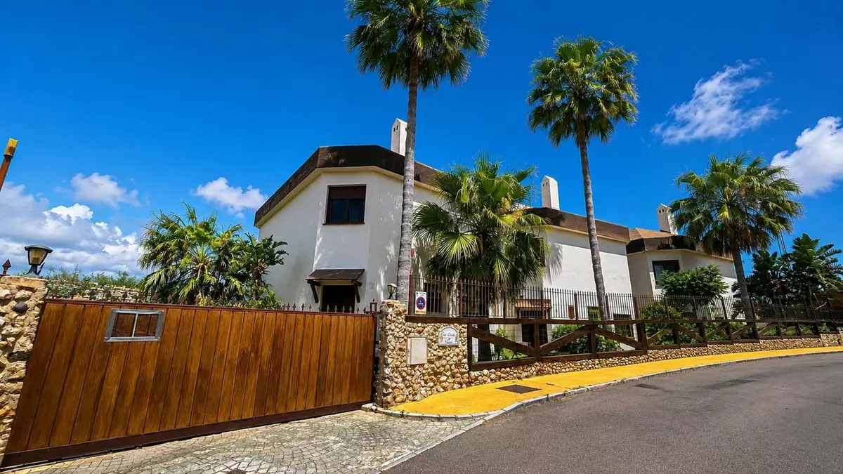 3-bedroom Villa In Mijas, Spain (183 M²)
