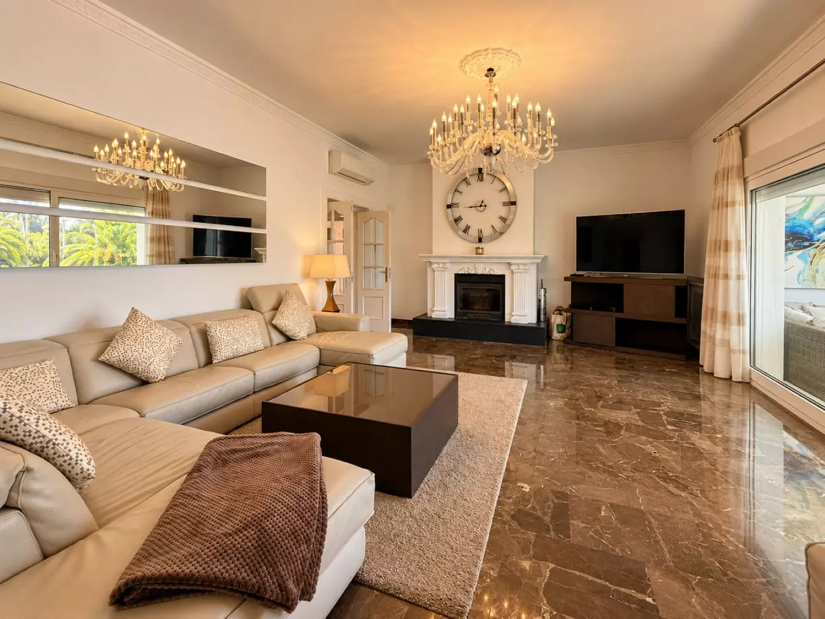 5-bedroom Villa In Estepona, Spain (388 M²)