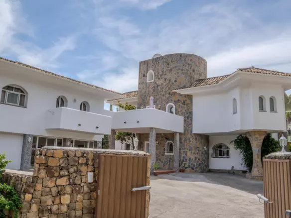 6-bedroom Villa In Benahavis, Spain (797 M²)