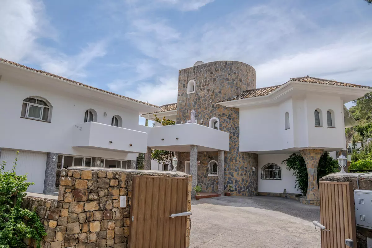 6-bedroom Villa In Benahavis, Spain (797 M²)