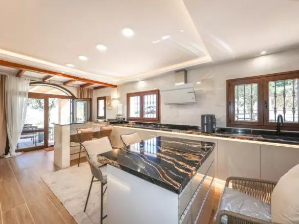 4-bedroom Villa In Guaro, Spain (209 M²)
