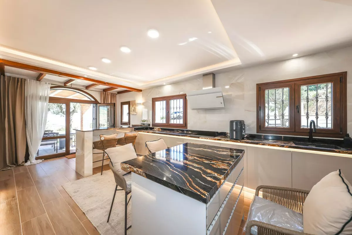 4-bedroom Villa In Guaro, Spain (209 M²)