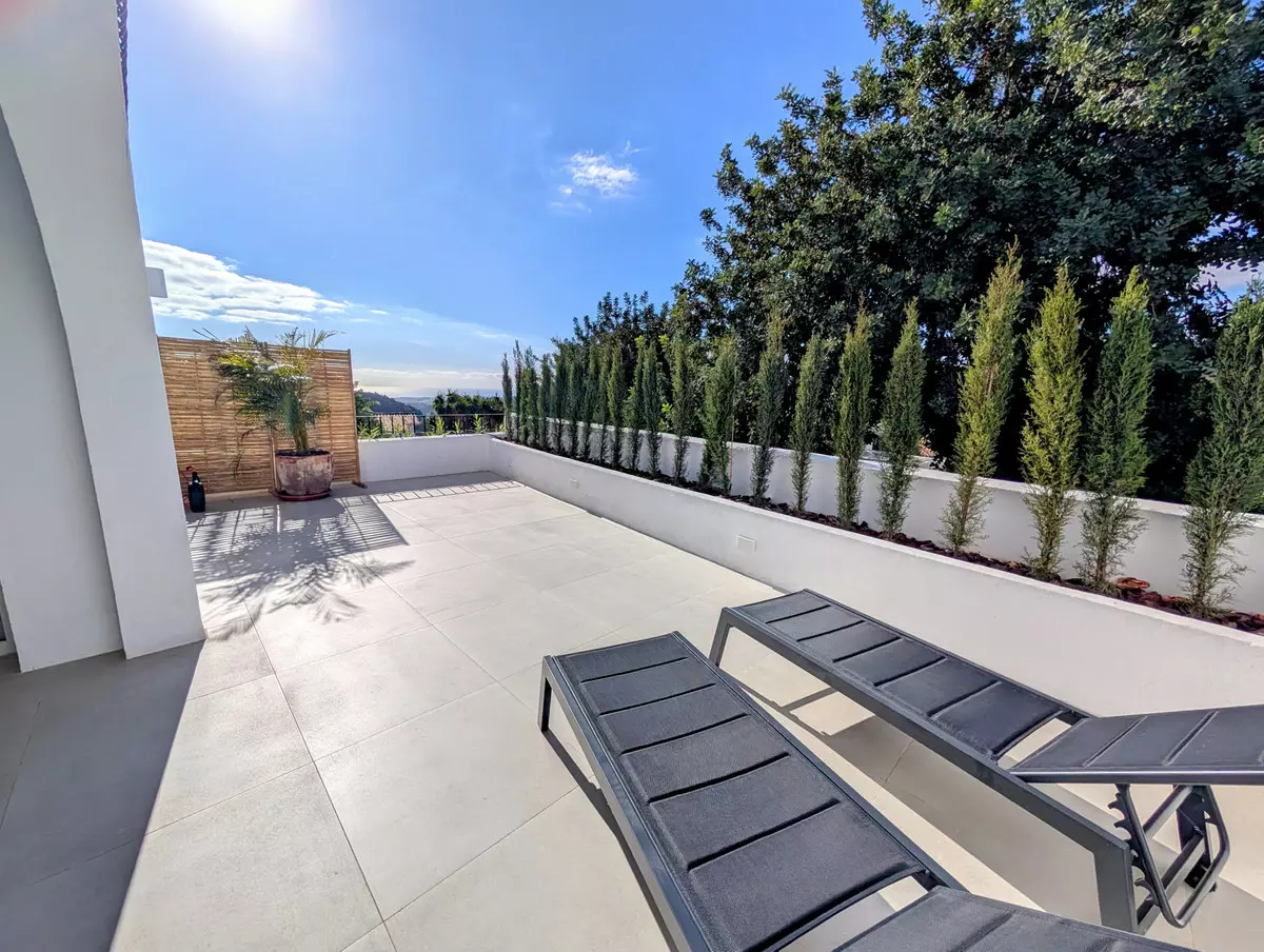 2-bedroom Town House In Istan, Spain (197 M²)