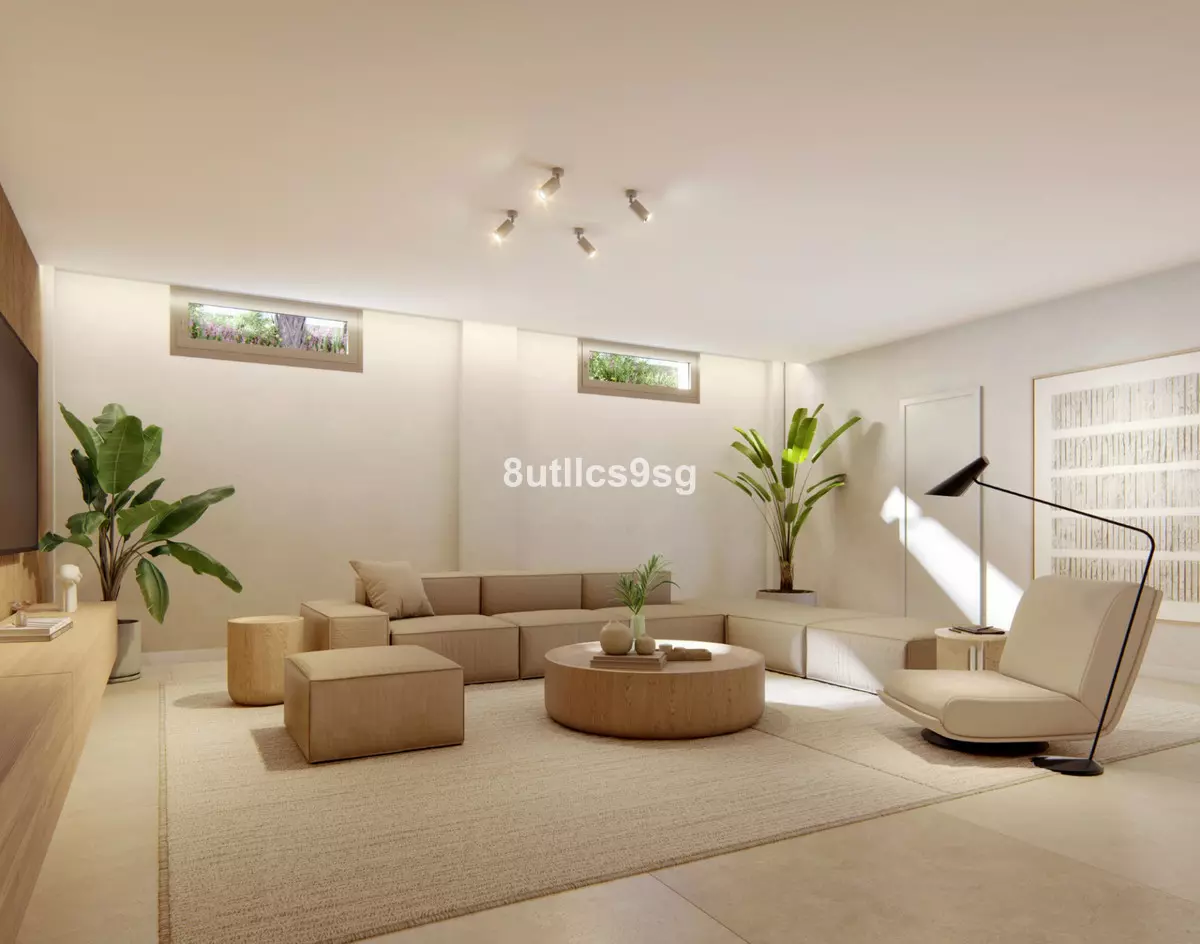 4-bedroom Villa In Istan, Spain (305 M²)