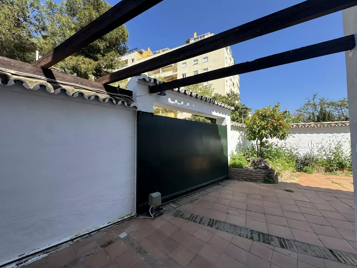 7-bedroom Town House In Marbella, Spain (255 M²)