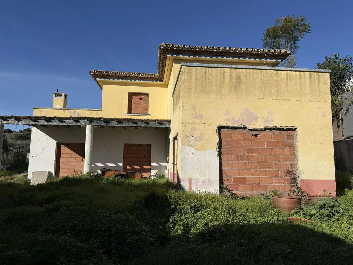3-bedroom Villa In Estepona, Spain (142 M²)