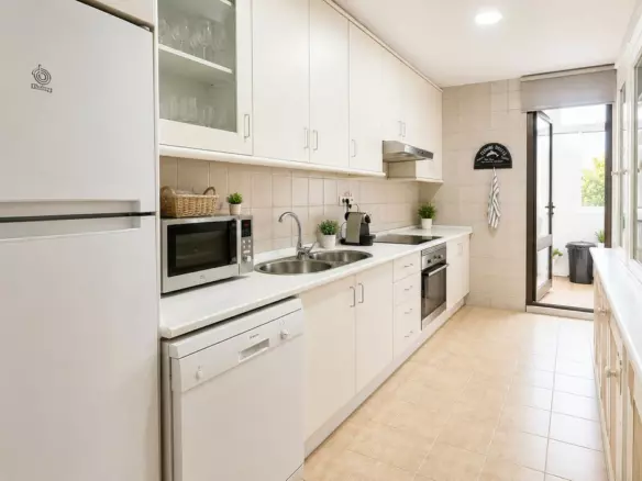 3-bedroom Apartment In Estepona, Spain (225 M²)