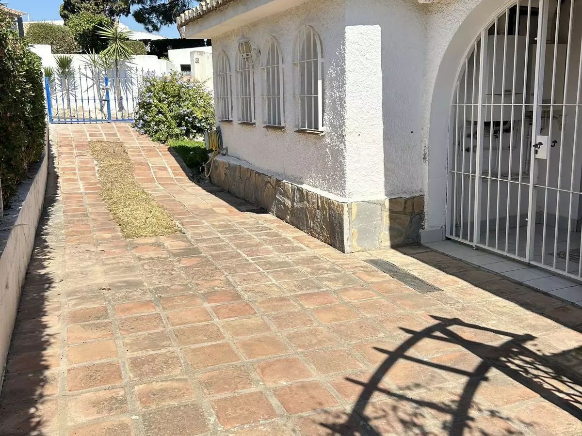 3-bedroom Villa In Fuengirola, Spain (184 M²)
