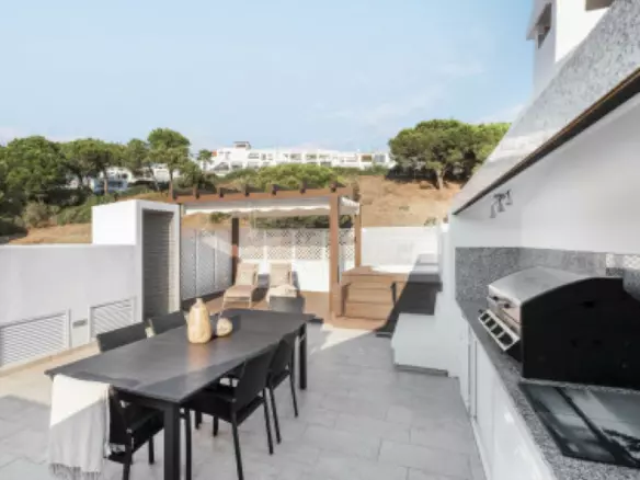 3-bedroom Apartment In Benahavis, Spain (109 M²)