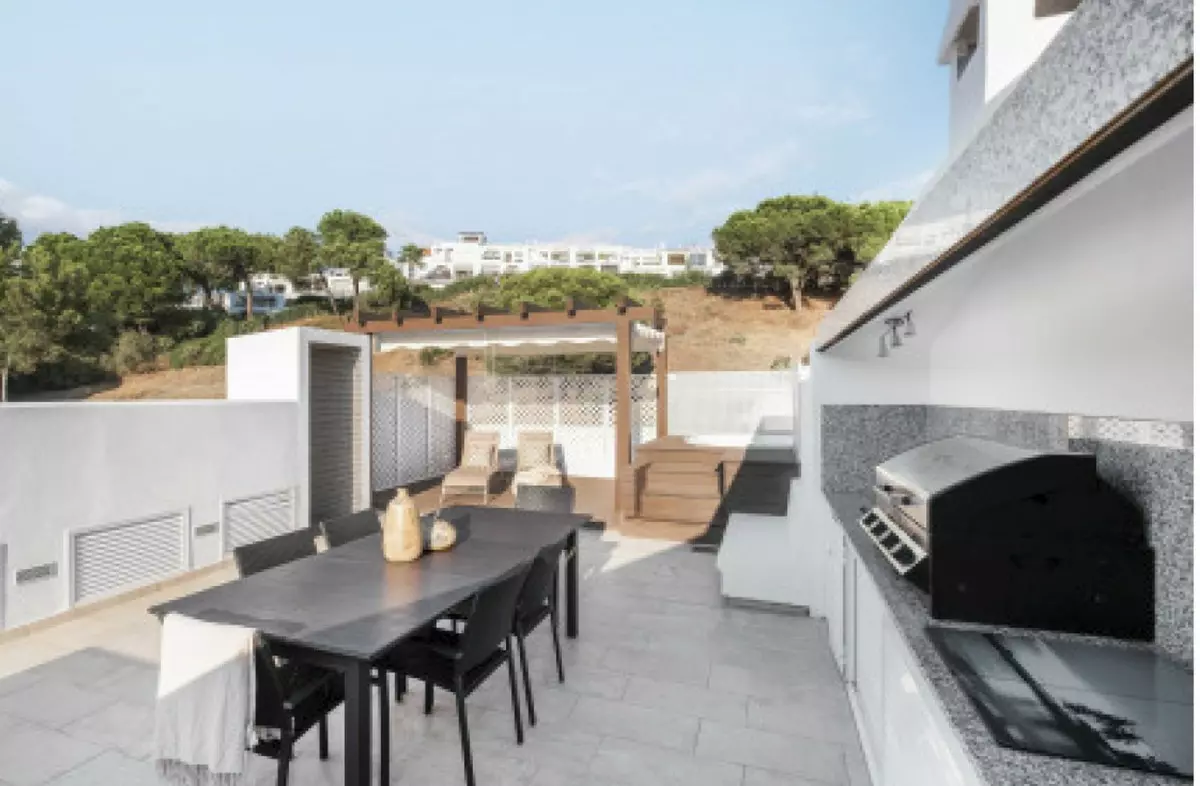 3-bedroom Apartment In Benahavis, Spain (109 M²)