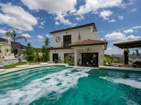 3-bedroom Villa In Casarabonela, Spain (232 M²)