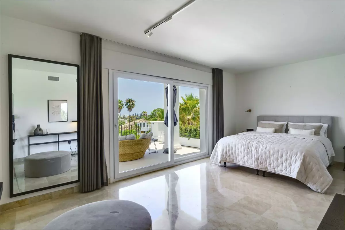 6-bedroom Villa In Marbella, Spain (404 M²)