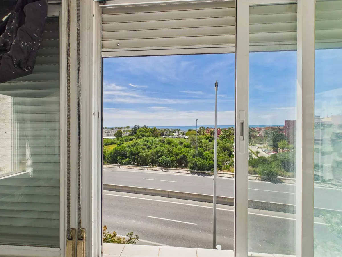 3-bedroom Apartment In Estepona, Spain (82 M²)