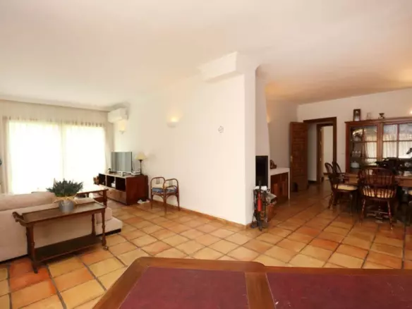 4-bedroom Villa In Estepona, Spain (177 M²)