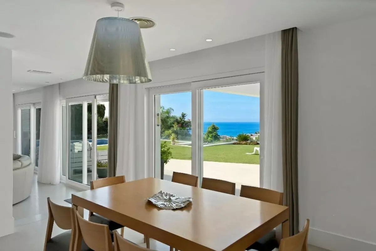 6-bedroom Villa In Marbella, Spain (413 M²)