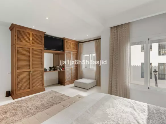 2-bedroom Apartment In Marbella, Spain (138 M²)