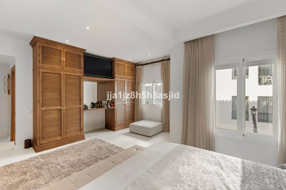 2-bedroom Apartment In Marbella, Spain (138 M²)