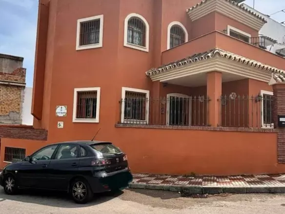 4-bedroom Villa In Estepona, Spain (240 M²)