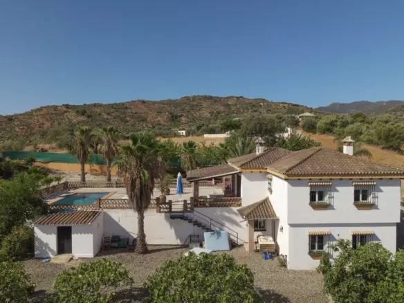 3-bedroom Villa In Guaro, Spain (208 M²)