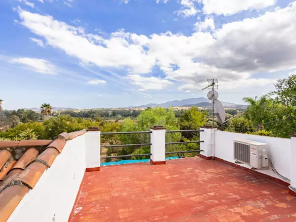 3-bedroom Country House In Coín, Spain (189 M²)