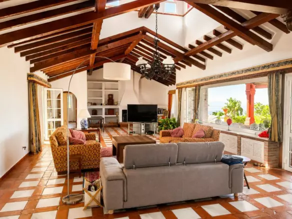 8-bedroom Villa In Benalmádena, Spain (885 M²)