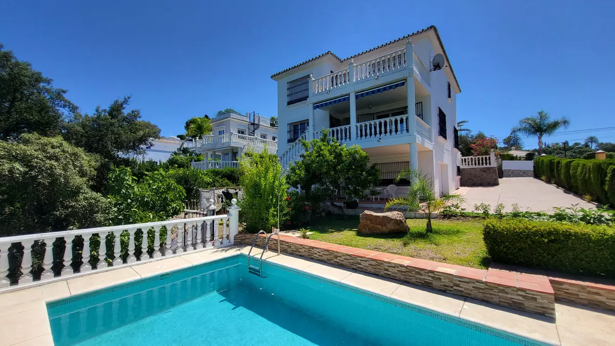 5-bedroom Villa In Marbella, Spain (324 M²)