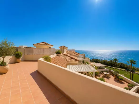 3-bedroom Apartment In Estepona, Spain (148 M²)