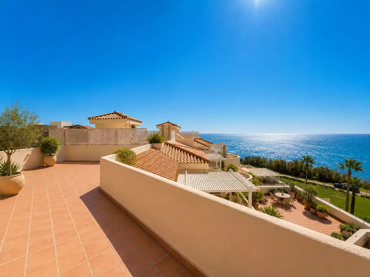 3-bedroom Apartment In Estepona, Spain (148 M²)