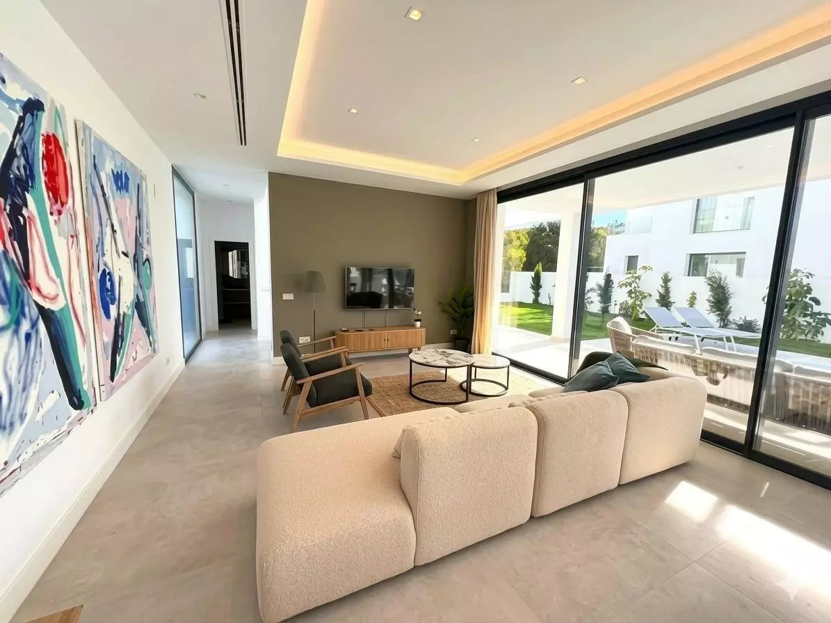 6-bedroom Villa In Estepona, Spain (418 M²)