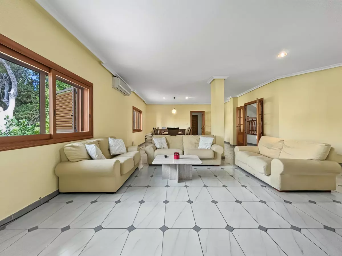 7-bedroom Villa In Orihuela, Spain (450 M²)