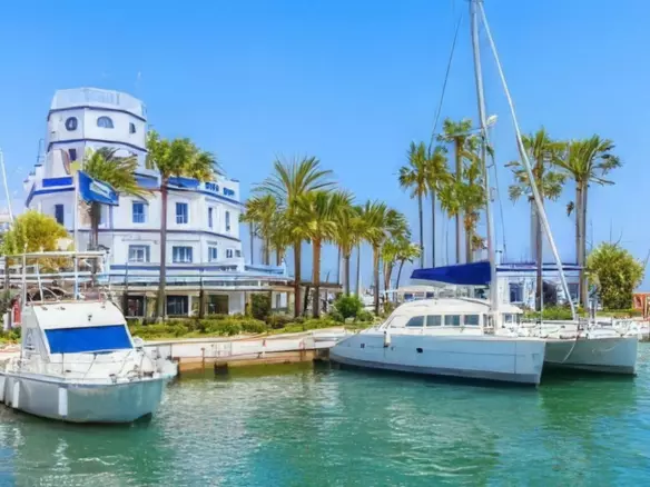 3-bedroom Apartment In Estepona, Spain (107 M²)