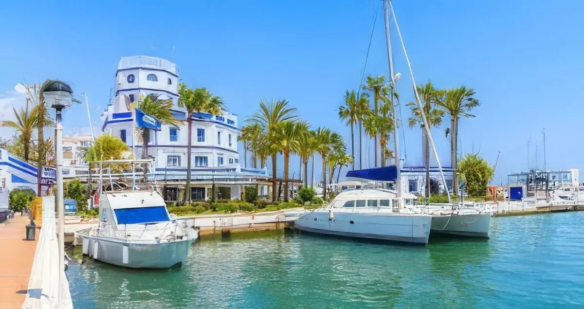 3-bedroom Apartment In Estepona, Spain (107 M²)