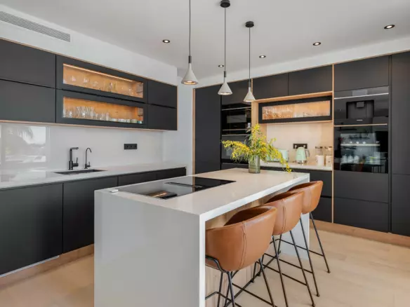 3-bedroom Apartment In Marbella, Spain (193 M²)
