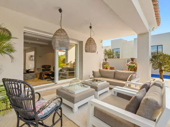 4-bedroom Villa In Estepona, Spain (210 M²)