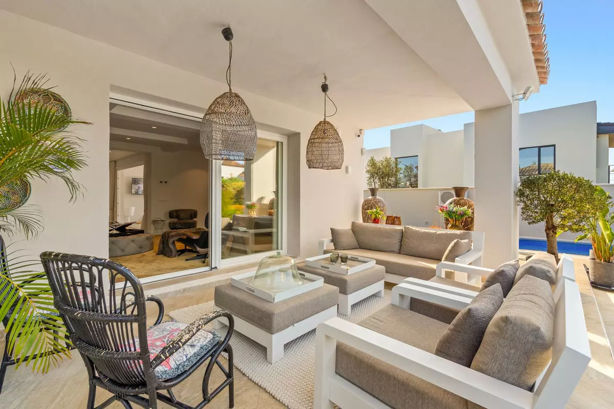 4-bedroom Villa In Estepona, Spain (210 M²)