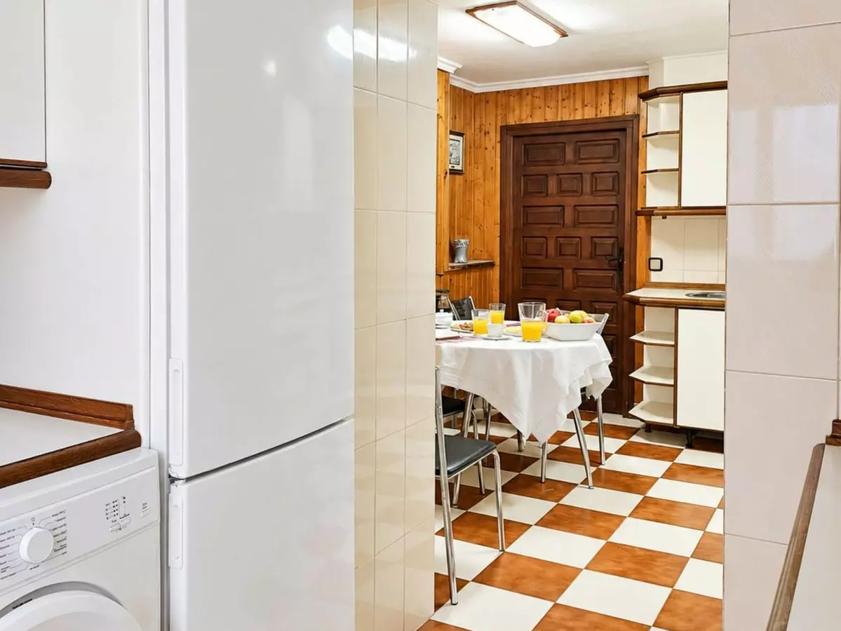 2-bedroom Apartment In Torremolinos, Spain (215 M²)