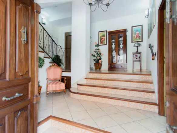 7-bedroom Town House In Estepona, Spain (451 M²)