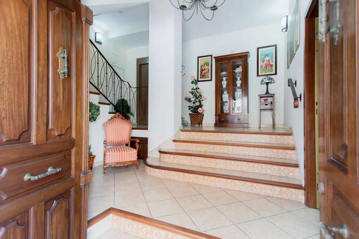 7-bedroom Town House In Estepona, Spain (451 M²)