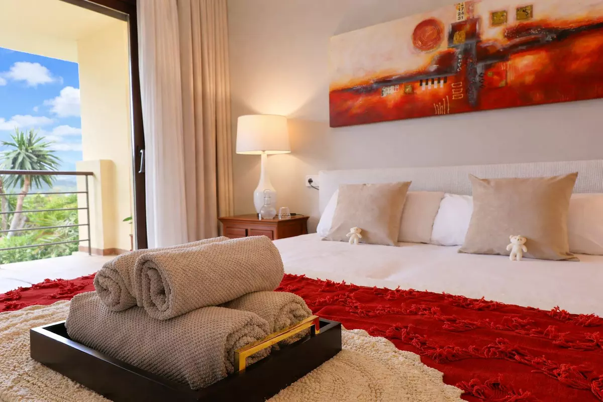 2-bedroom Apartment In Benahavis, Spain (94 M²)