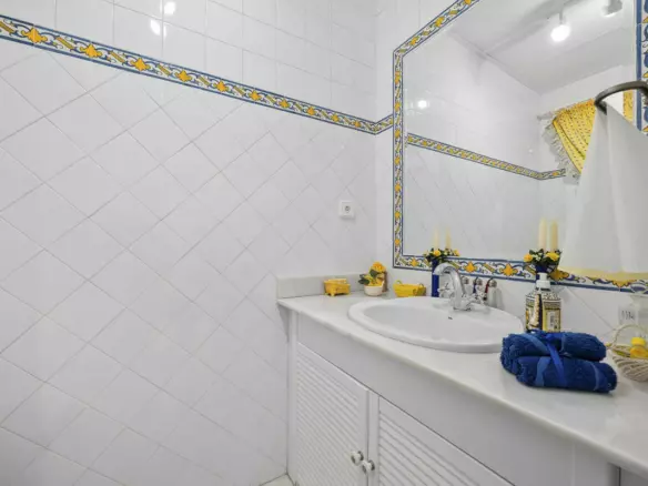 5-bedroom Town House In Benahavis, Spain (195 M²)