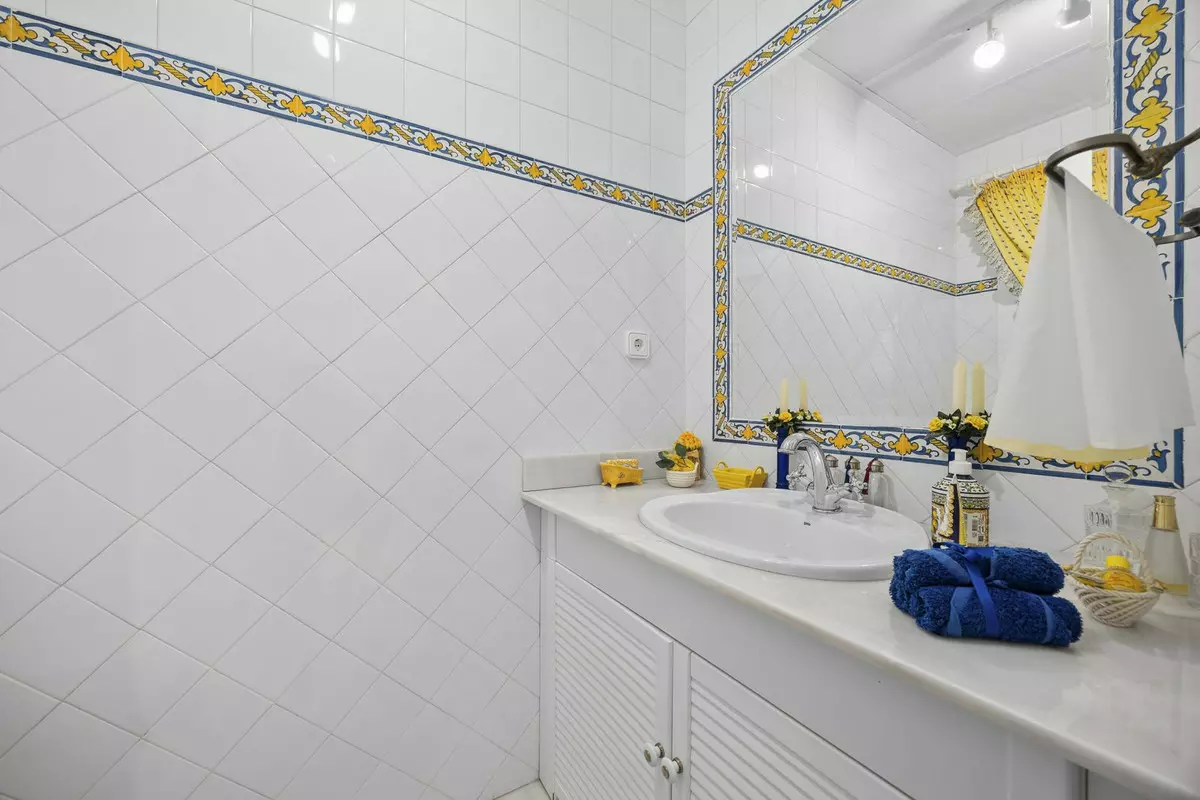 5-bedroom Town House In Benahavis, Spain (195 M²)