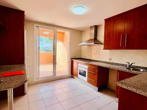 2-bedroom Apartment In Marbella, Spain (121 M²)