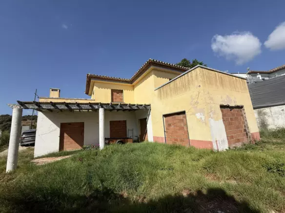 3-bedroom Villa In Estepona, Spain (142 M²)