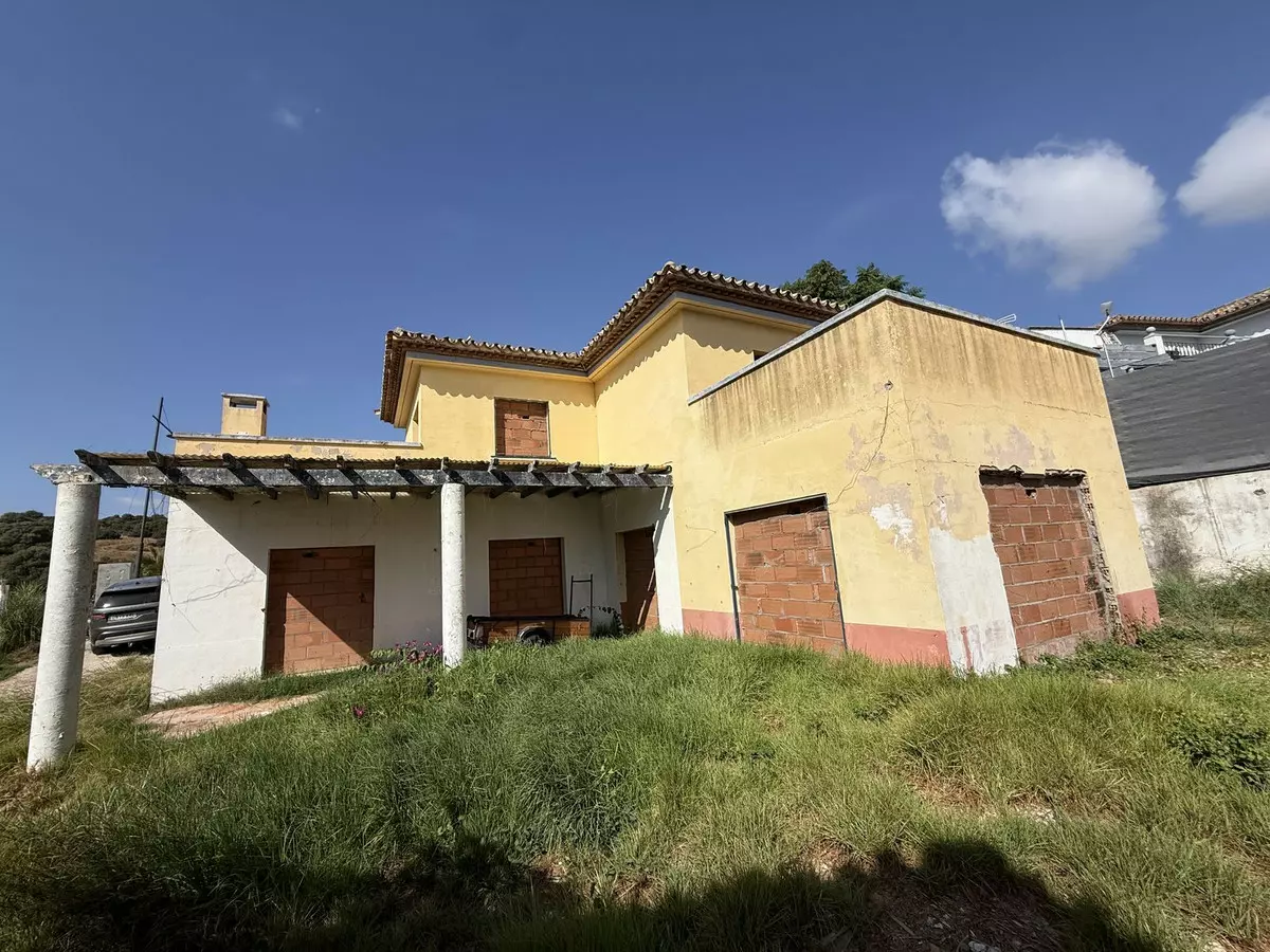 3-bedroom Villa In Estepona, Spain (142 M²)