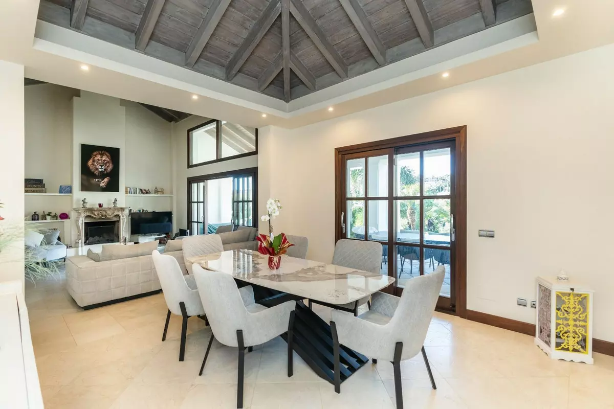 5-bedroom Villa In Benahavis, Spain (647 M²)