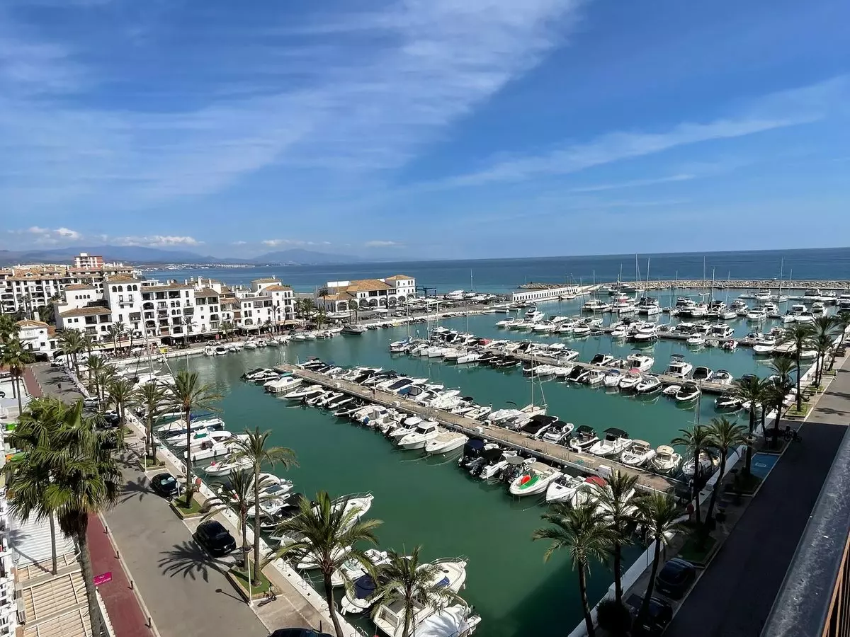 3-bedroom Apartment In Manilva, Spain (150 M²)