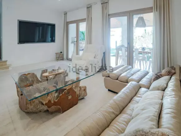 4-bedroom Villa In Torremolinos, Spain (291 M²)