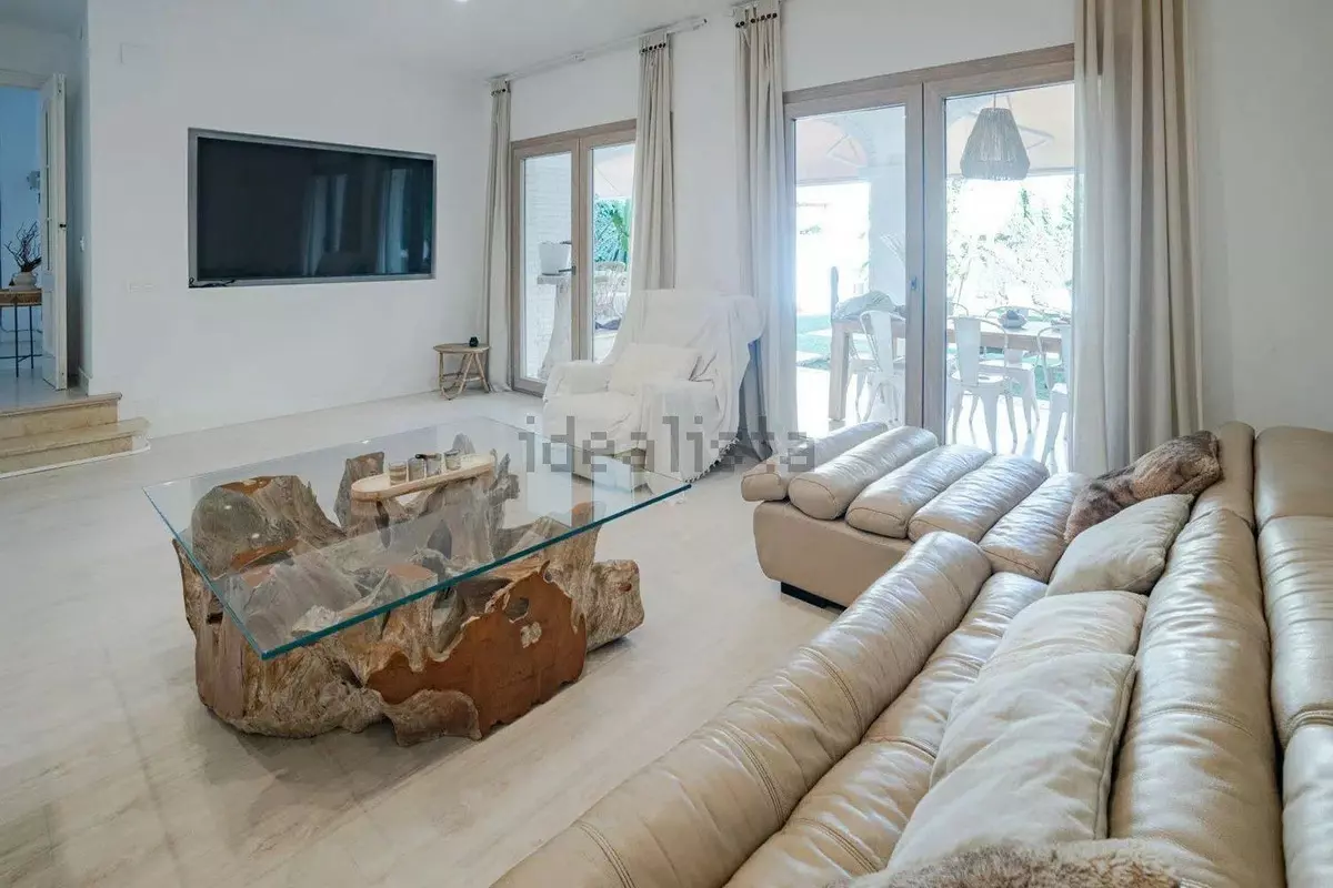 4-bedroom Villa In Torremolinos, Spain (291 M²)