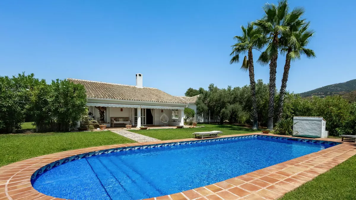4-bedroom Villa In Alhaurín El Grande, Spain (213 M²)